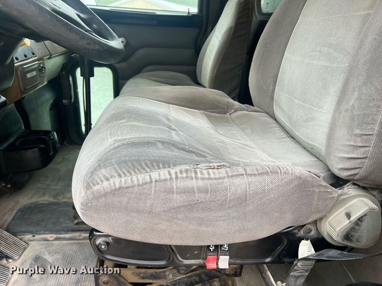 image for item NI9020 2007 Peterbilt 335  dump truck