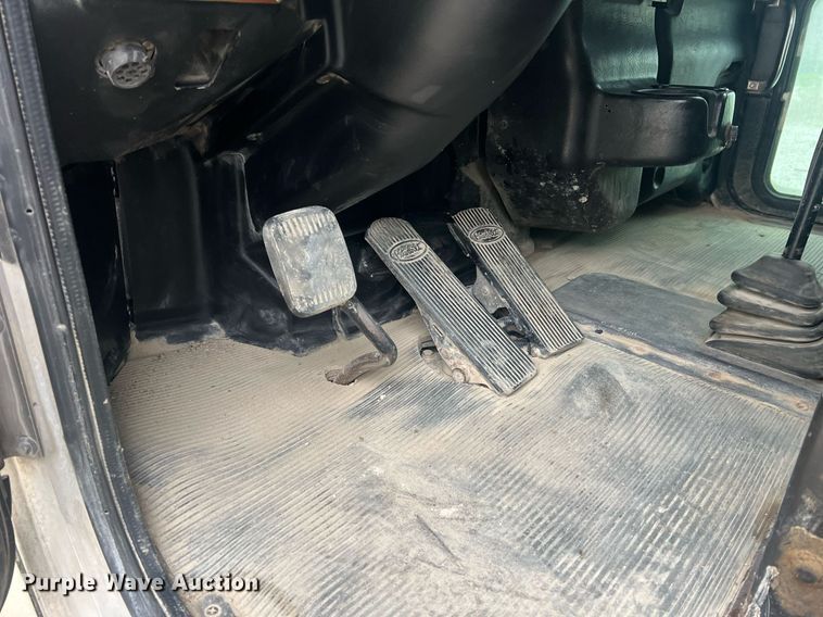 image for item NI9020 2007 Peterbilt 335  dump truck