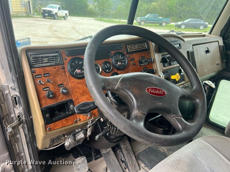 image for item NI9020 2007 Peterbilt 335  dump truck