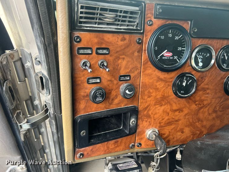 image for item NI9020 2007 Peterbilt 335  dump truck