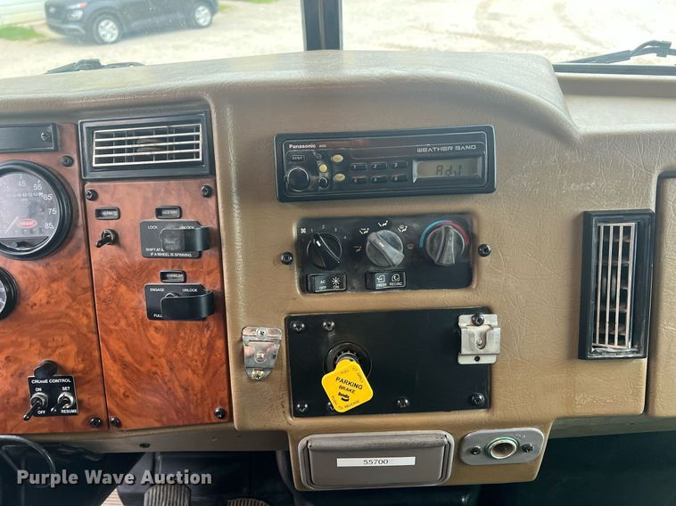 image for item NI9020 2007 Peterbilt 335  dump truck