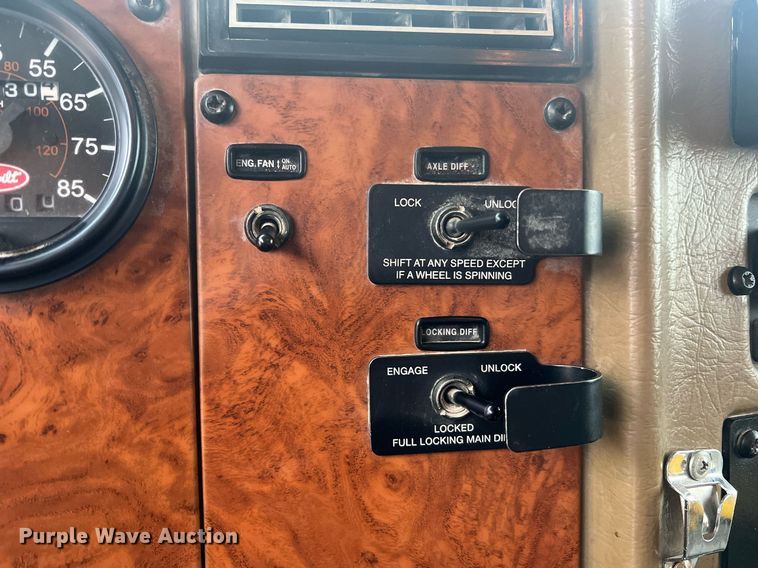 image for item NI9020 2007 Peterbilt 335  dump truck