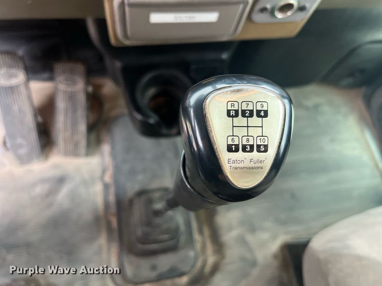 image for item NI9020 2007 Peterbilt 335  dump truck