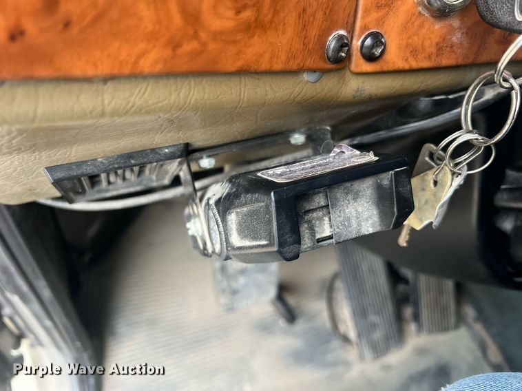 image for item NI9020 2007 Peterbilt 335  dump truck