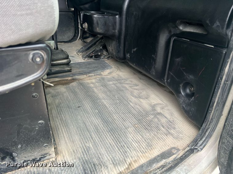 image for item NI9020 2007 Peterbilt 335  dump truck