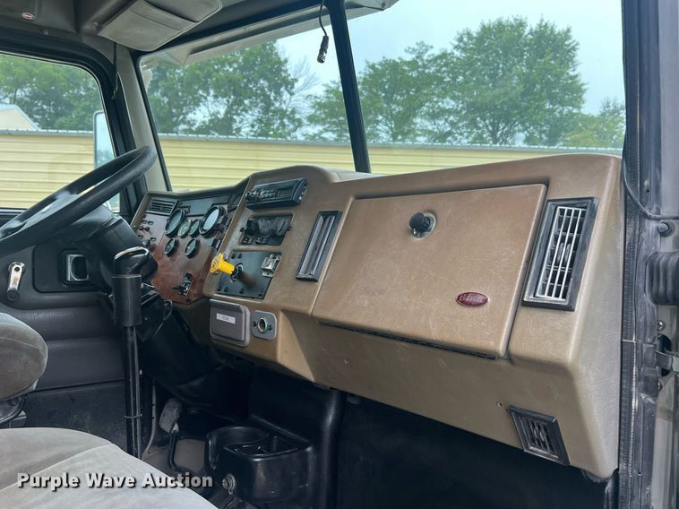 image for item NI9020 2007 Peterbilt 335  dump truck