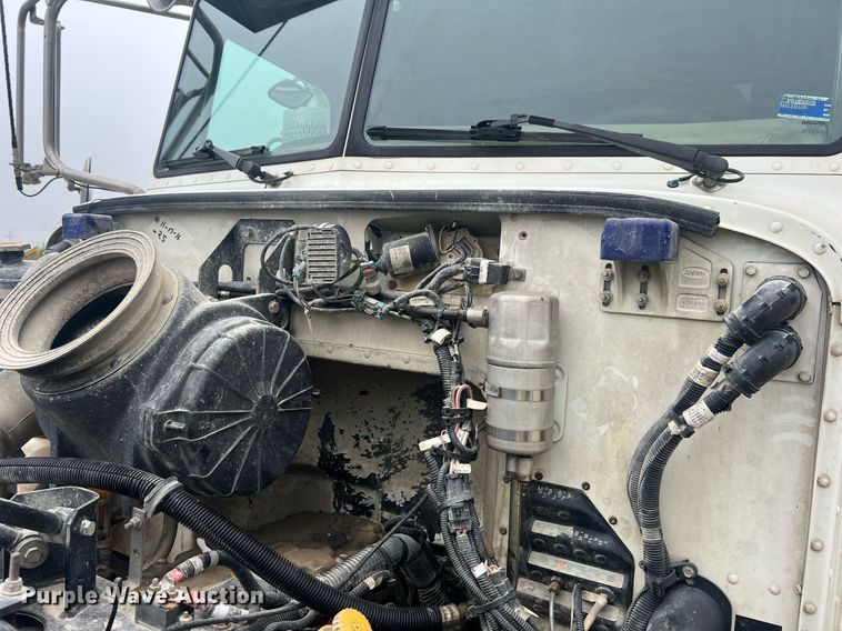 image for item NI9020 2007 Peterbilt 335  dump truck