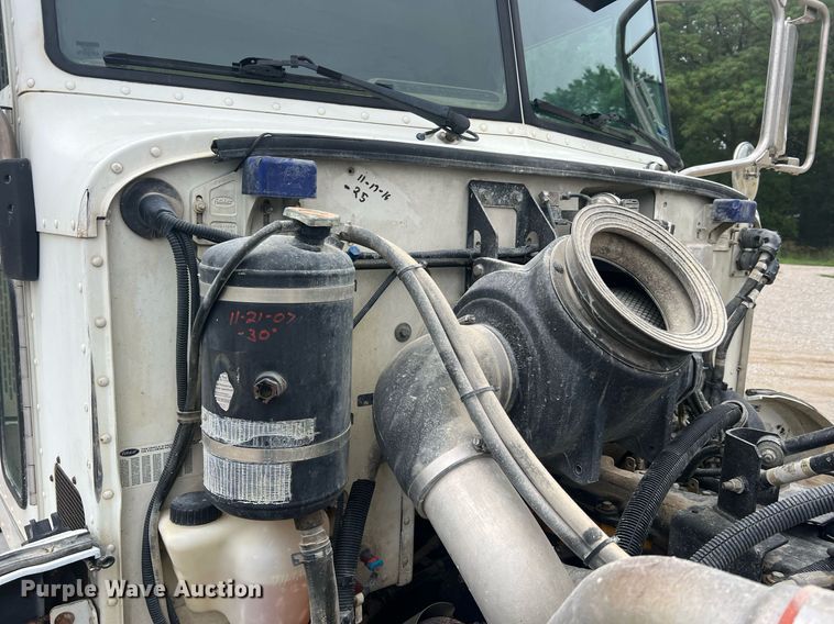 image for item NI9020 2007 Peterbilt 335  dump truck