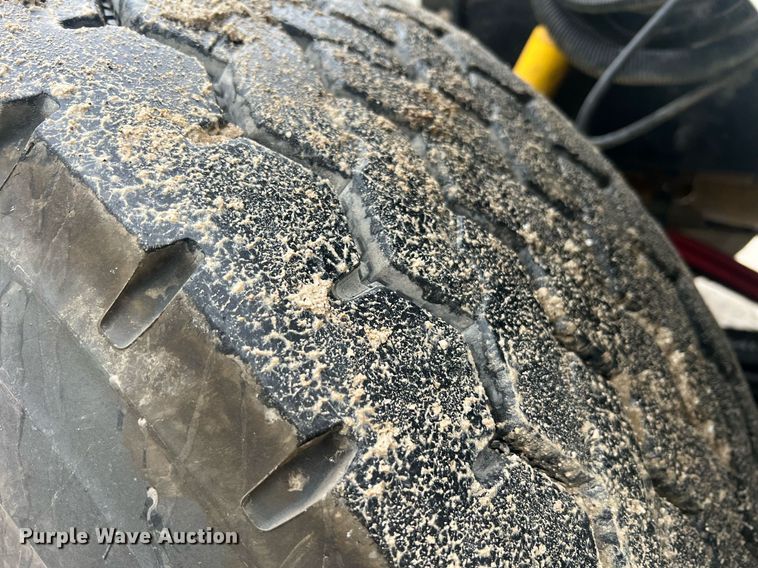 image for item NI9020 2007 Peterbilt 335  dump truck