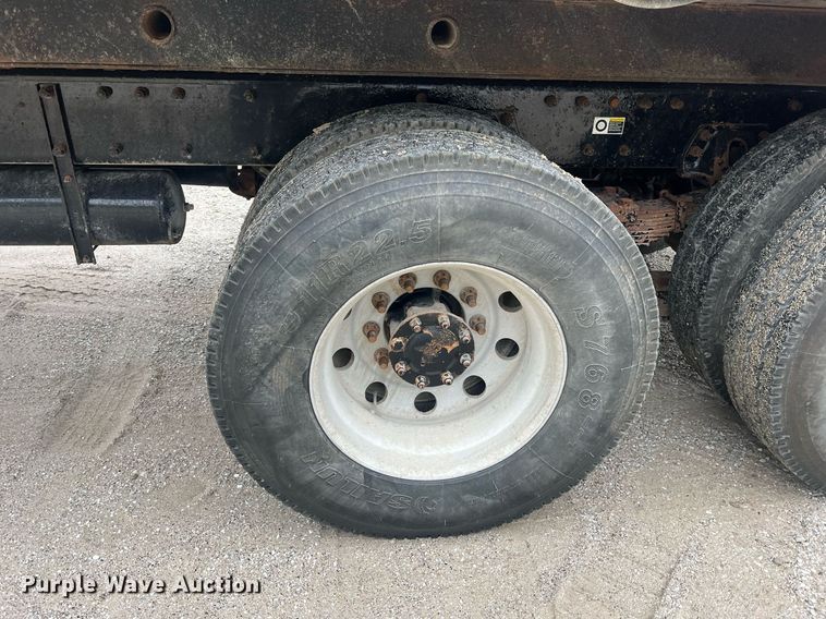 image for item NI9020 2007 Peterbilt 335  dump truck