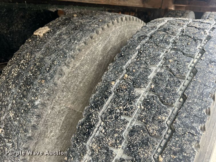 image for item NI9020 2007 Peterbilt 335  dump truck