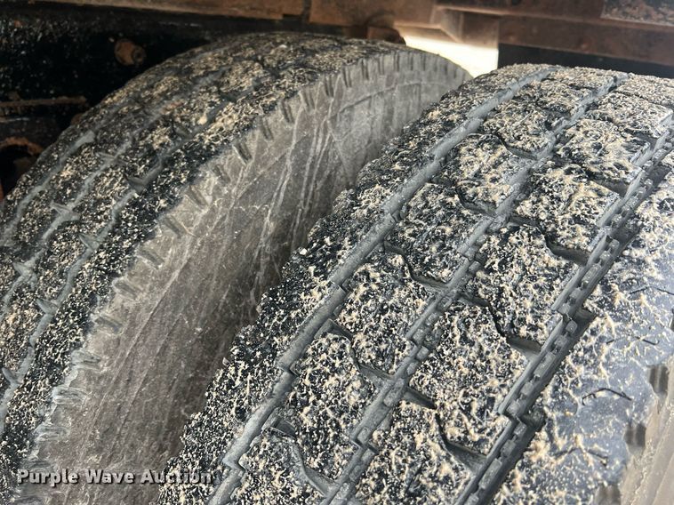 image for item NI9020 2007 Peterbilt 335  dump truck