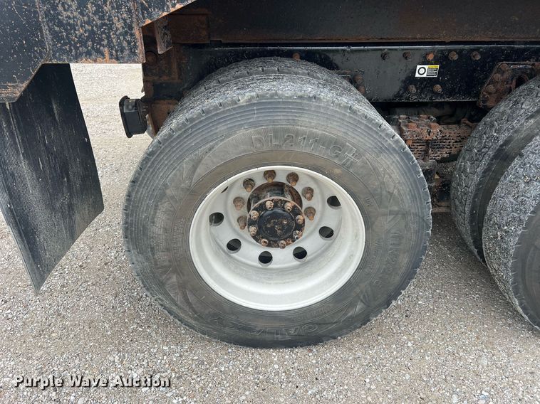 image for item NI9020 2007 Peterbilt 335  dump truck