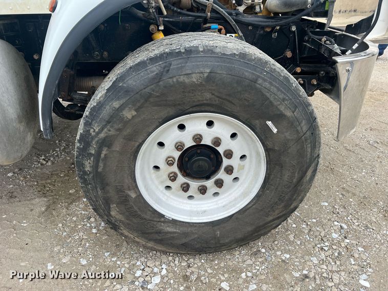 image for item NI9020 2007 Peterbilt 335  dump truck