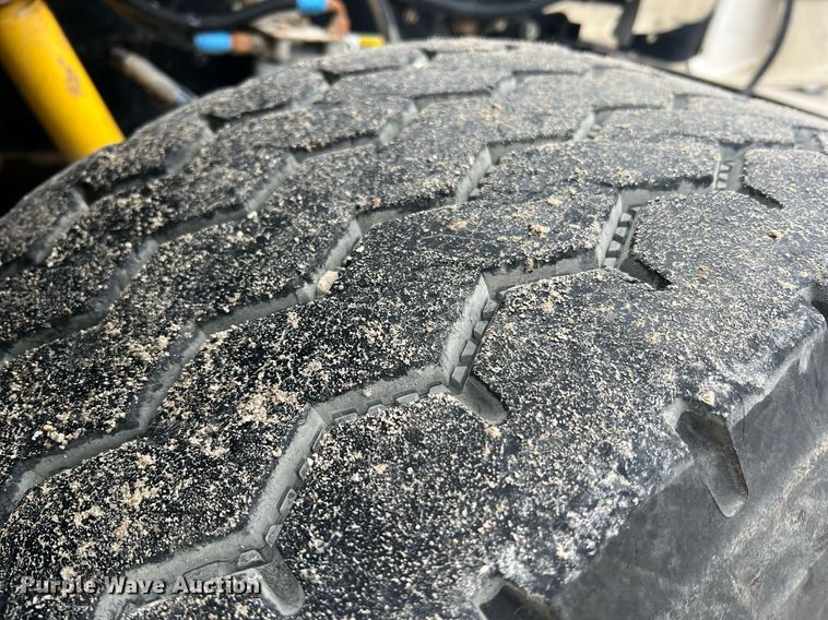 image for item NI9020 2007 Peterbilt 335  dump truck