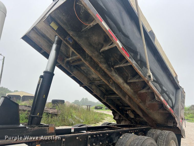 image for item NI9020 2007 Peterbilt 335  dump truck