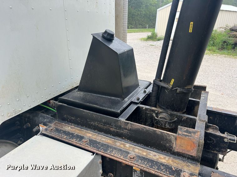 image for item NI9020 2007 Peterbilt 335  dump truck