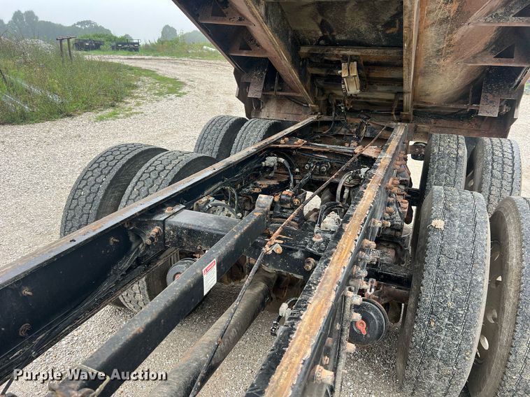 image for item NI9020 2007 Peterbilt 335  dump truck