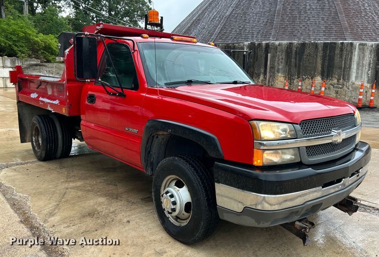 image for item NL9401 2003 Chevrolet Silverado 3500  dump bed pickup truck