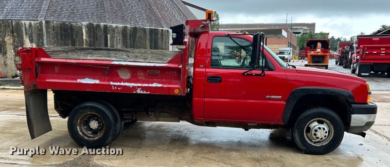 image for item NL9401 2003 Chevrolet Silverado 3500  dump bed pickup truck