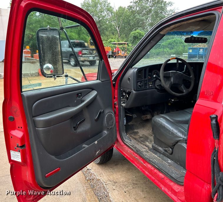 image for item NL9401 2003 Chevrolet Silverado 3500  dump bed pickup truck