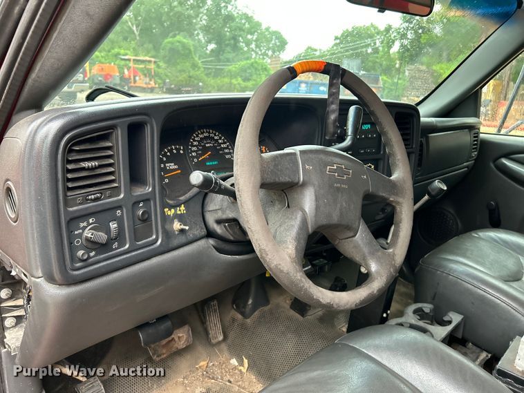 image for item NL9401 2003 Chevrolet Silverado 3500  dump bed pickup truck