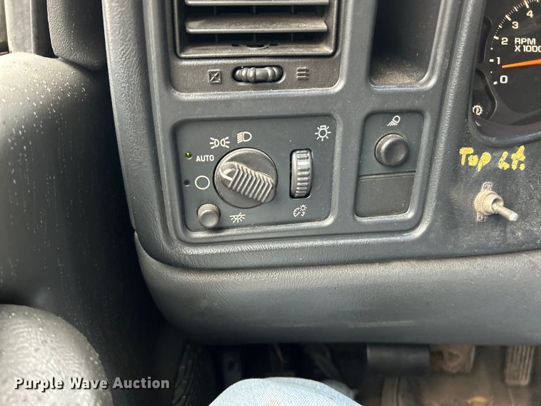 image for item NL9401 2003 Chevrolet Silverado 3500  dump bed pickup truck