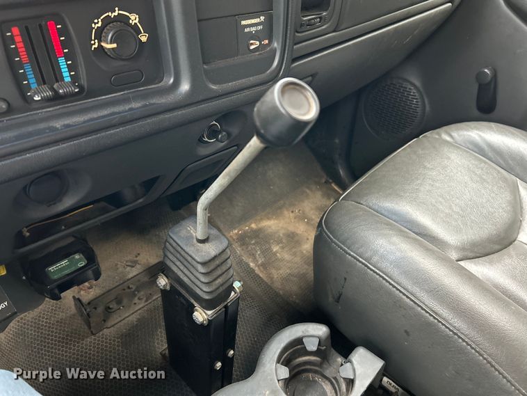 image for item NL9401 2003 Chevrolet Silverado 3500  dump bed pickup truck