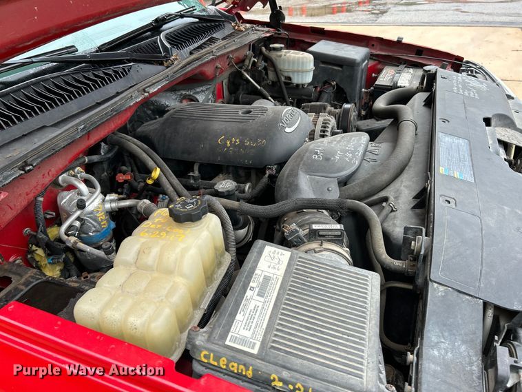 image for item NL9401 2003 Chevrolet Silverado 3500  dump bed pickup truck