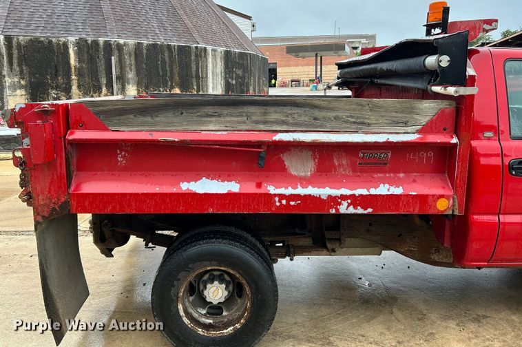 image for item NL9401 2003 Chevrolet Silverado 3500  dump bed pickup truck