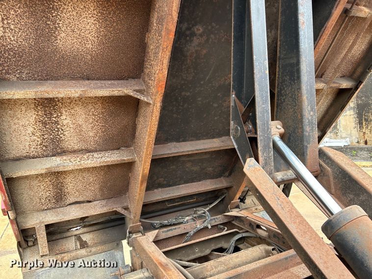 image for item NL9401 2003 Chevrolet Silverado 3500  dump bed pickup truck