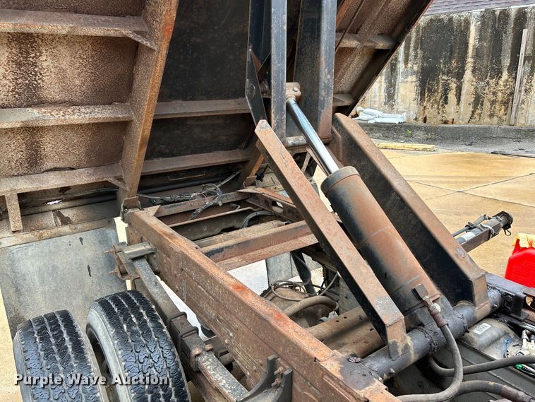 image for item NL9401 2003 Chevrolet Silverado 3500  dump bed pickup truck