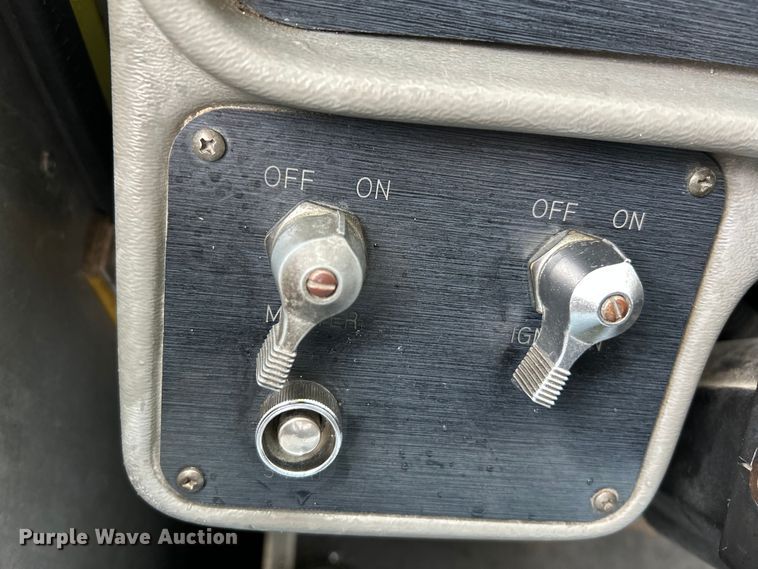 image for item NL9442 1998 Spartan Advantage  pumper fire truck