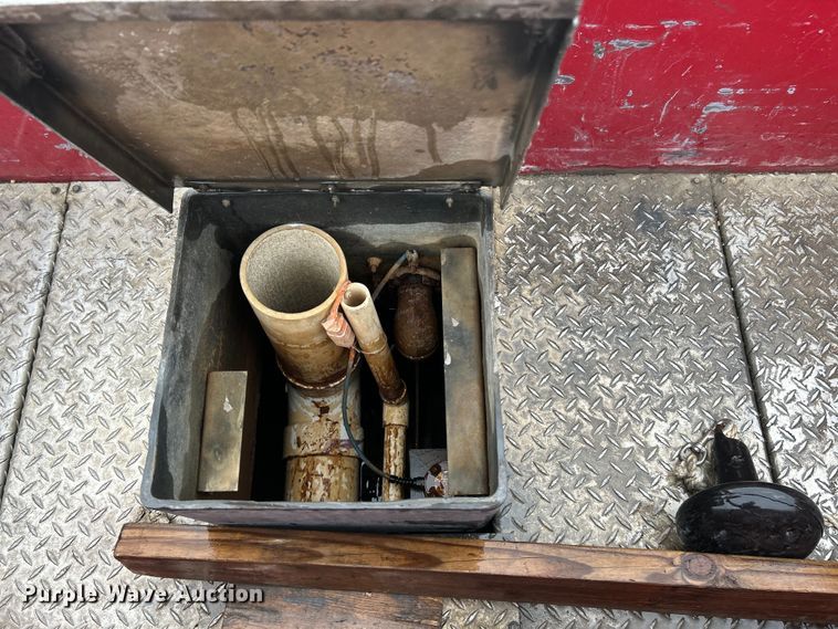 image for item NL9443 1997 Freightliner FL70  pumper fire truck