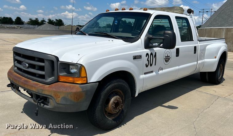 image for item NL9463 2000 Ford F350 Super Duty XL  Crew Cab pickup truck