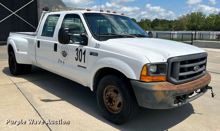 image for item NL9463 2000 Ford F350 Super Duty XL  Crew Cab pickup truck