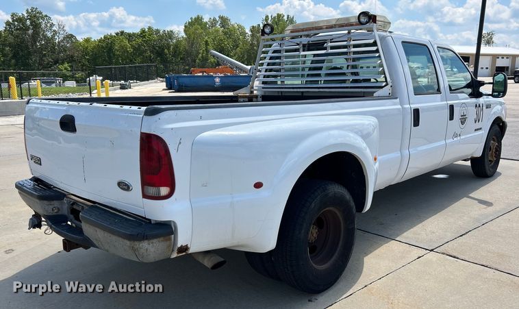 image for item NL9463 2000 Ford F350 Super Duty XL  Crew Cab pickup truck