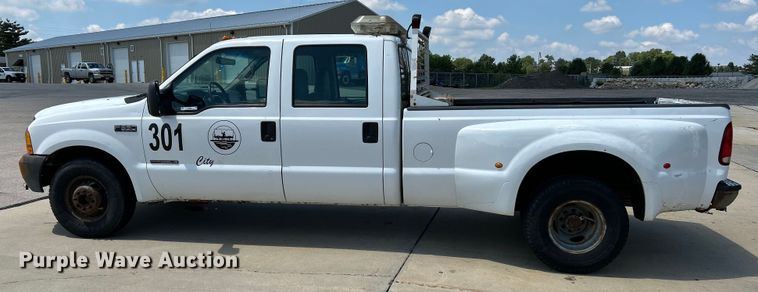 image for item NL9463 2000 Ford F350 Super Duty XL  Crew Cab pickup truck