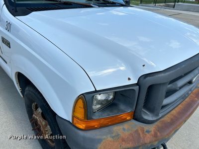 image for item NL9463 2000 Ford F350 Super Duty XL  Crew Cab pickup truck
