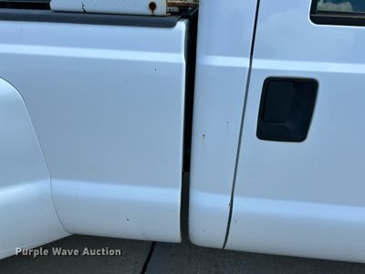 image for item NL9463 2000 Ford F350 Super Duty XL  Crew Cab pickup truck