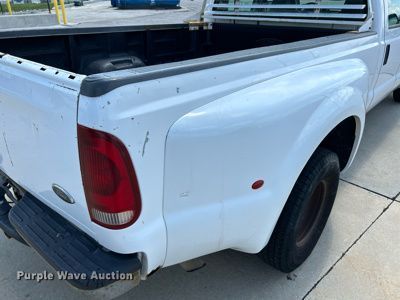 image for item NL9463 2000 Ford F350 Super Duty XL  Crew Cab pickup truck