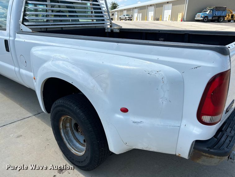 image for item NL9463 2000 Ford F350 Super Duty XL  Crew Cab pickup truck