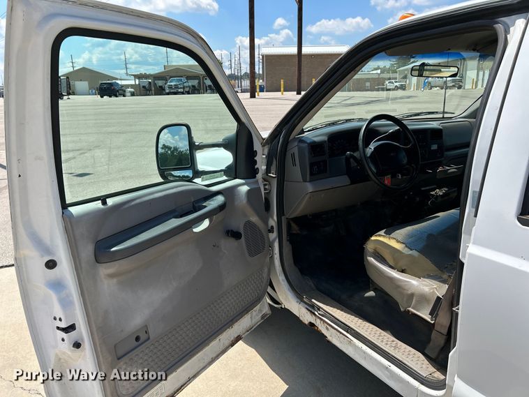 image for item NL9463 2000 Ford F350 Super Duty XL  Crew Cab pickup truck