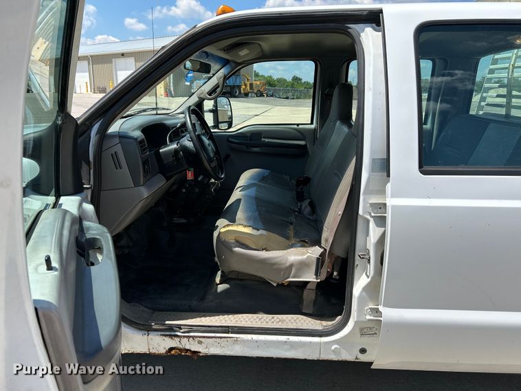 image for item NL9463 2000 Ford F350 Super Duty XL  Crew Cab pickup truck