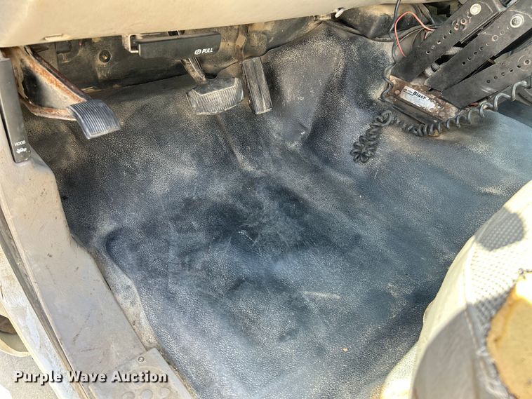 image for item NL9463 2000 Ford F350 Super Duty XL  Crew Cab pickup truck