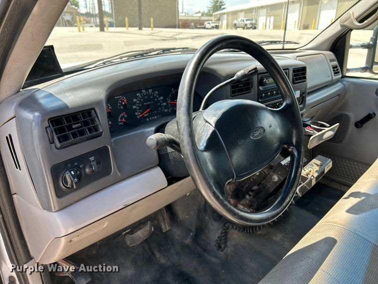 image for item NL9463 2000 Ford F350 Super Duty XL  Crew Cab pickup truck