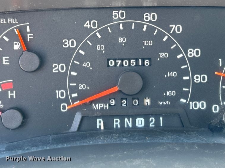 image for item NL9463 2000 Ford F350 Super Duty XL  Crew Cab pickup truck