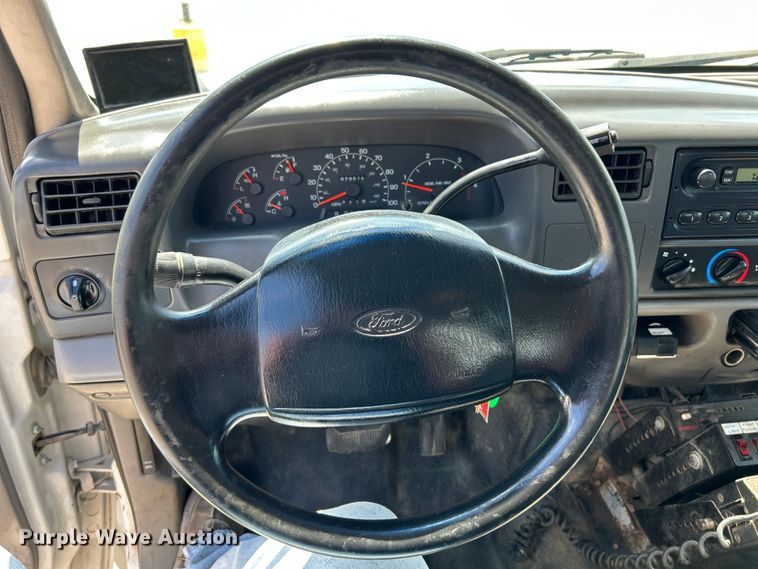 image for item NL9463 2000 Ford F350 Super Duty XL  Crew Cab pickup truck