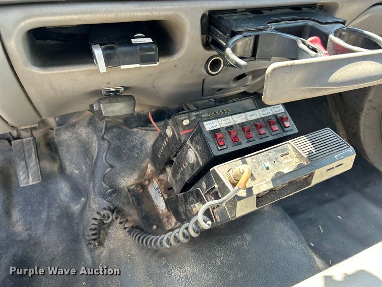 image for item NL9463 2000 Ford F350 Super Duty XL  Crew Cab pickup truck