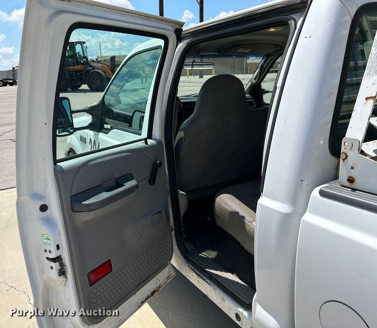 image for item NL9463 2000 Ford F350 Super Duty XL  Crew Cab pickup truck